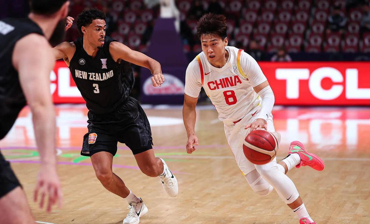 九游电脑版辅助-包含今晨欧超杯焦点战，江苏男篮完成手感冰凉，气氛紧张，年轻球员获得机会的词条